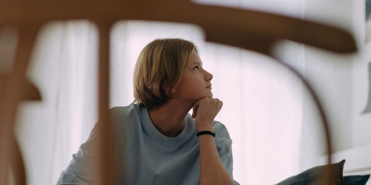 A young person experiencing feelings of isolation and overwhelming social anxiety.